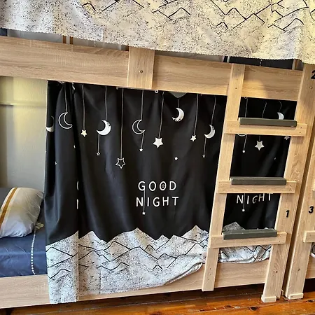 Hostel Door Τίρανα