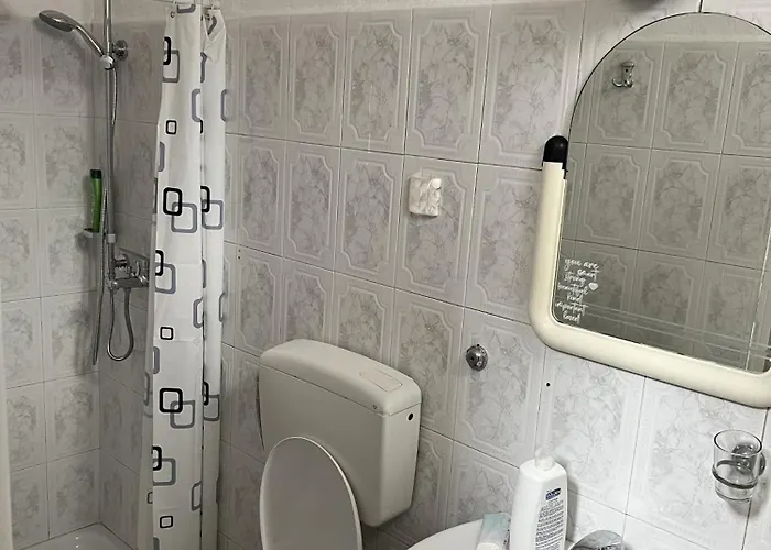 Hostel Door Τίρανα