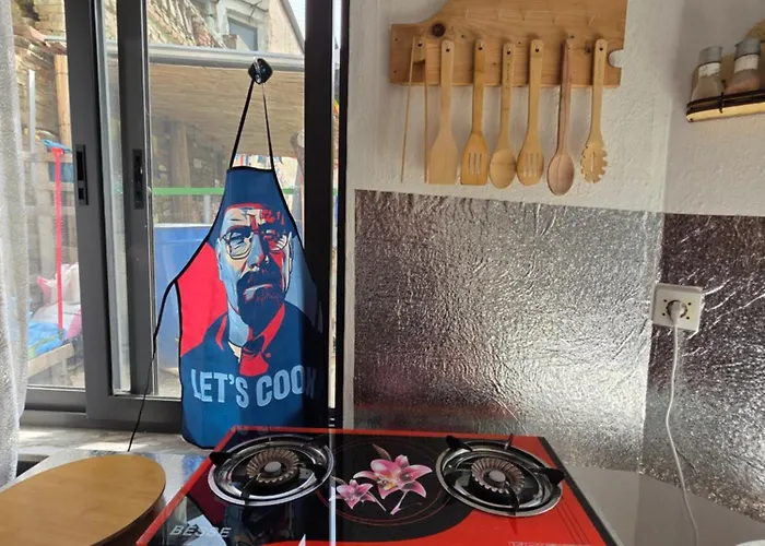 Door Hostel Τίρανα